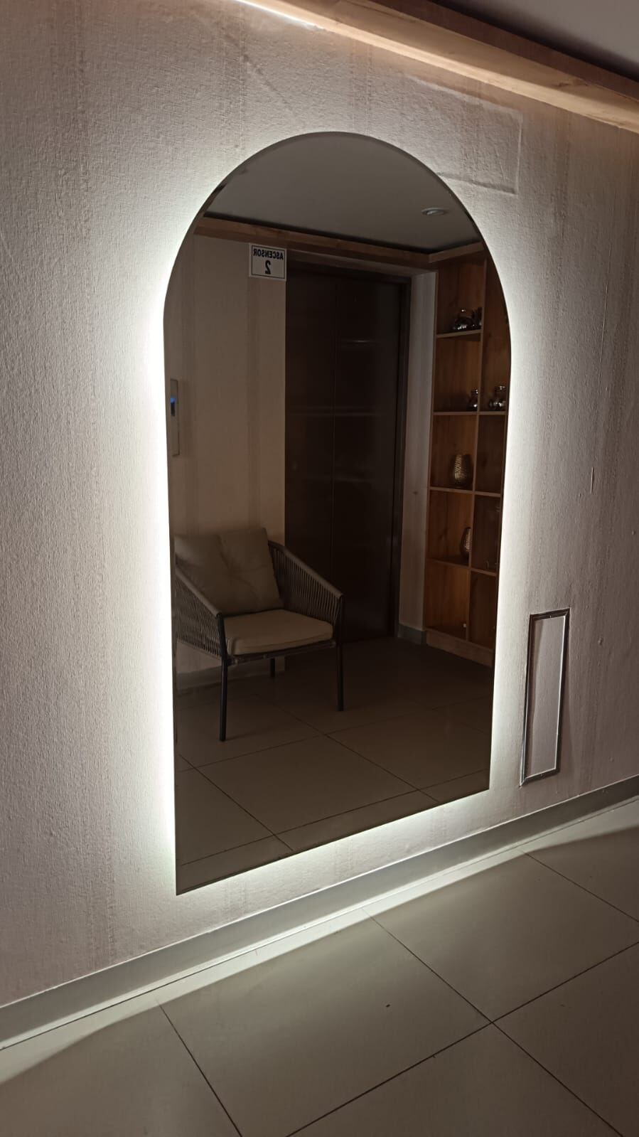 Espejo con luz LED perimetral